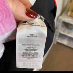 New Balance Black & white graphic T-shirt 2XL